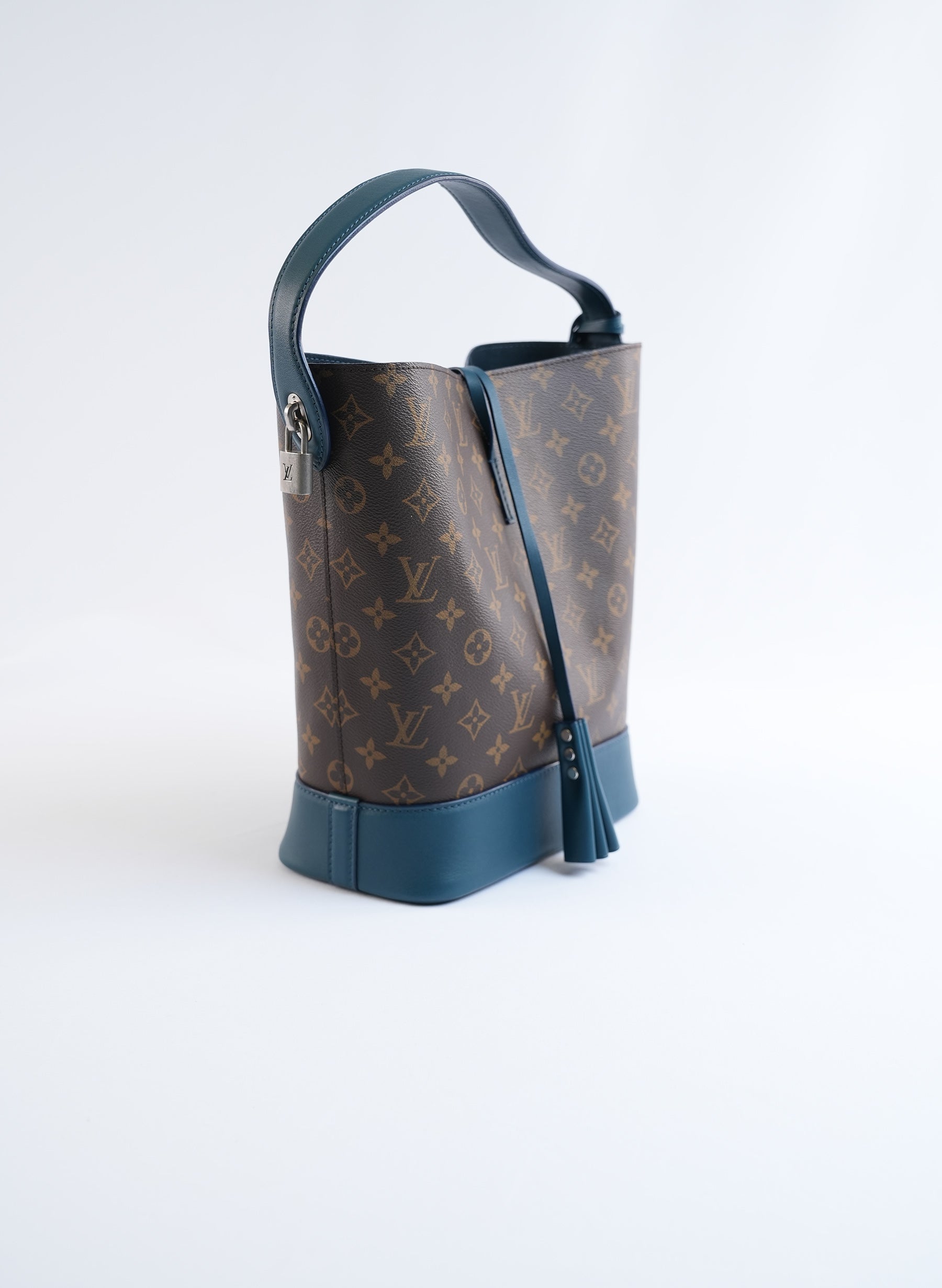 Louis Vuitton Idole Bucket Bag