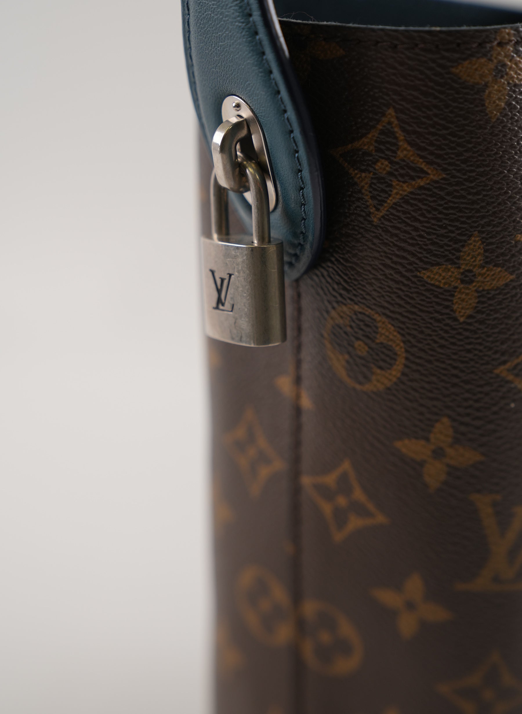 Louis Vuitton Idole Bucket Bag