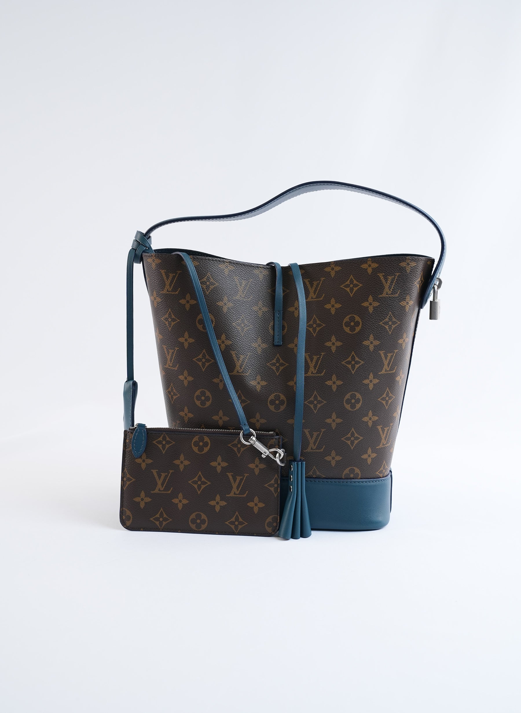 Louis Vuitton Idole Bucket Bag