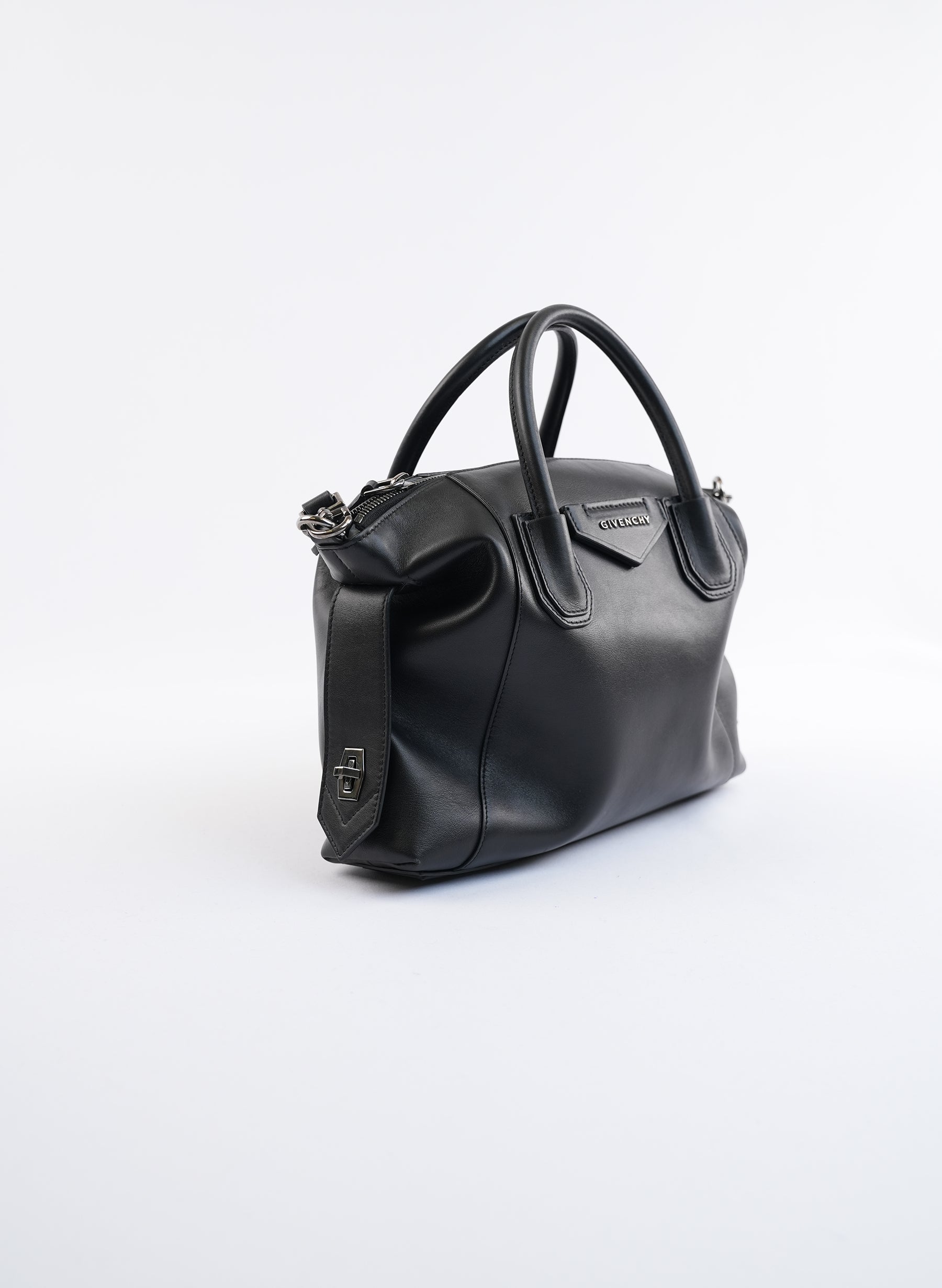 Givenchy Soft Antigona Leather Bag