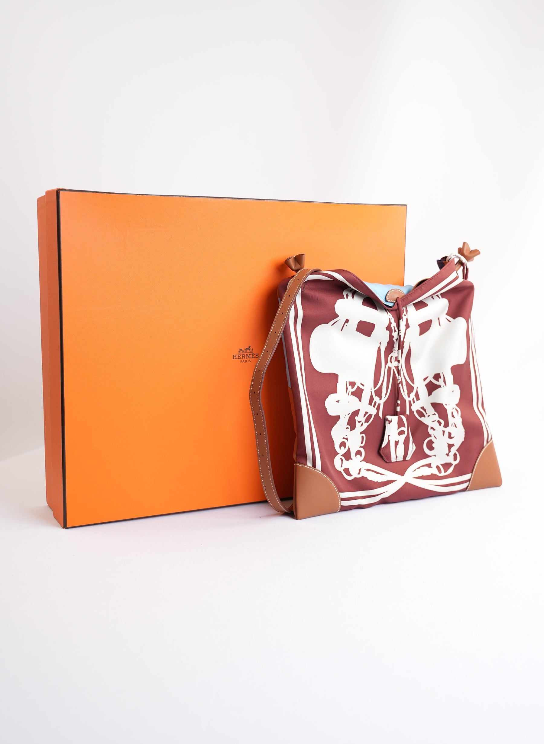 Hermès Silkycity 33 Printed Silk Crossbody With Leather Trim